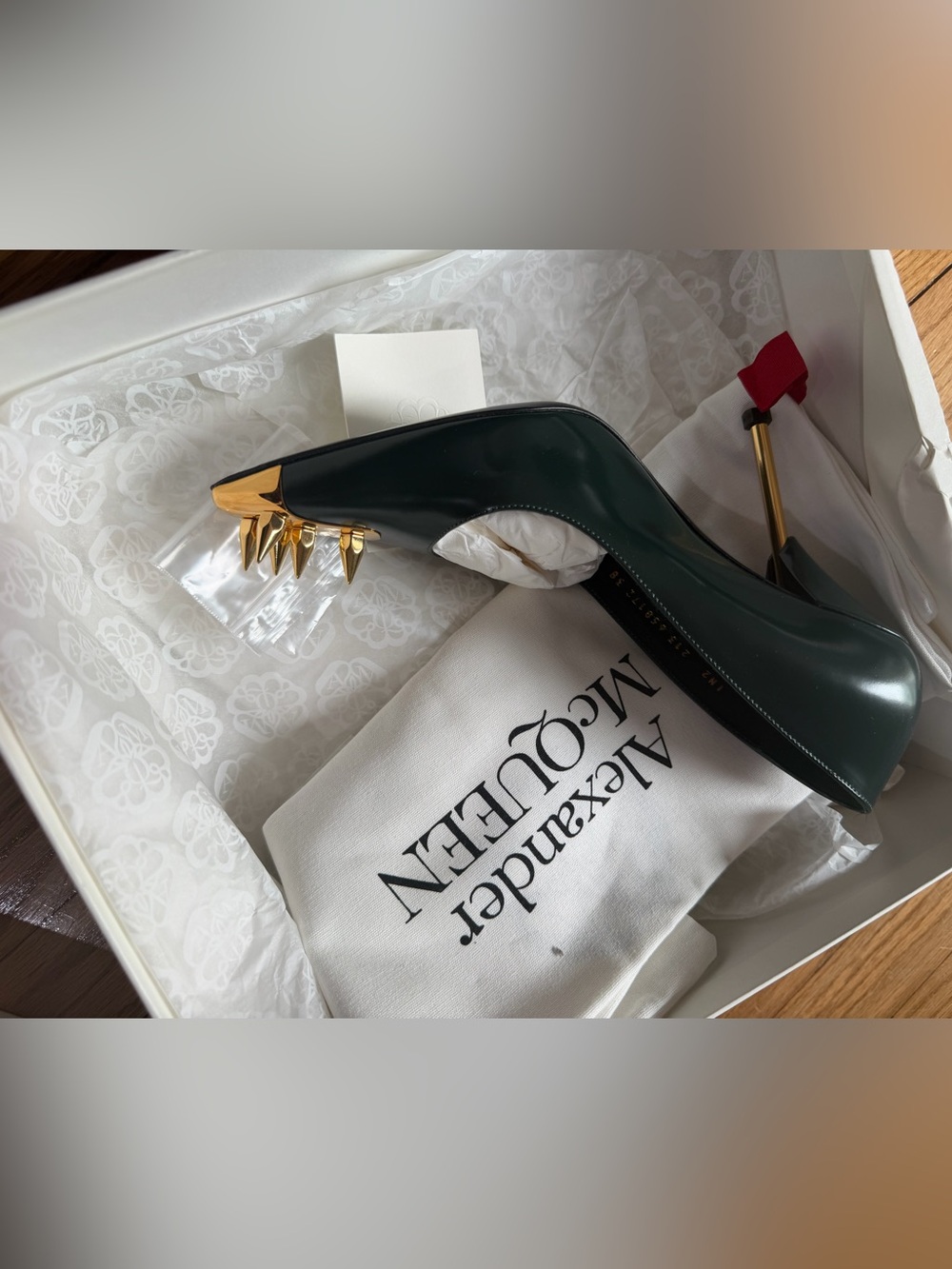Alexander McQueen Green Patent Pointed-Toe Pumps with Gold Spike Detail - Picture 7 of 9